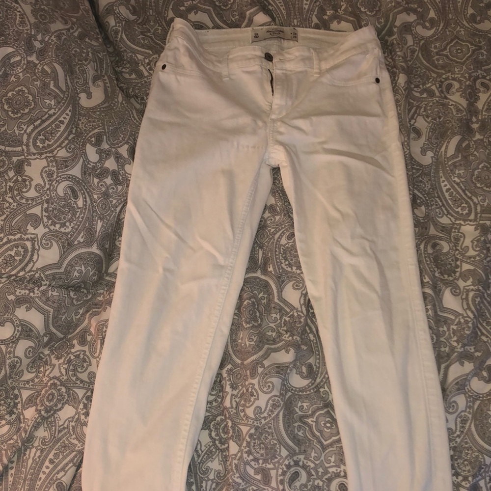 White jeans skinny